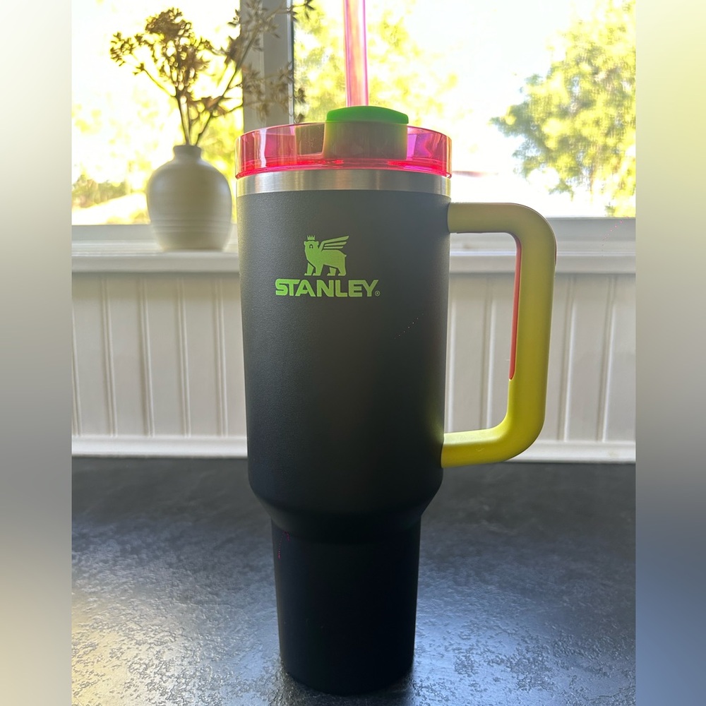 Stanley 40 oz. Quencher H2.0 FlowState Tumbler Black Neon
